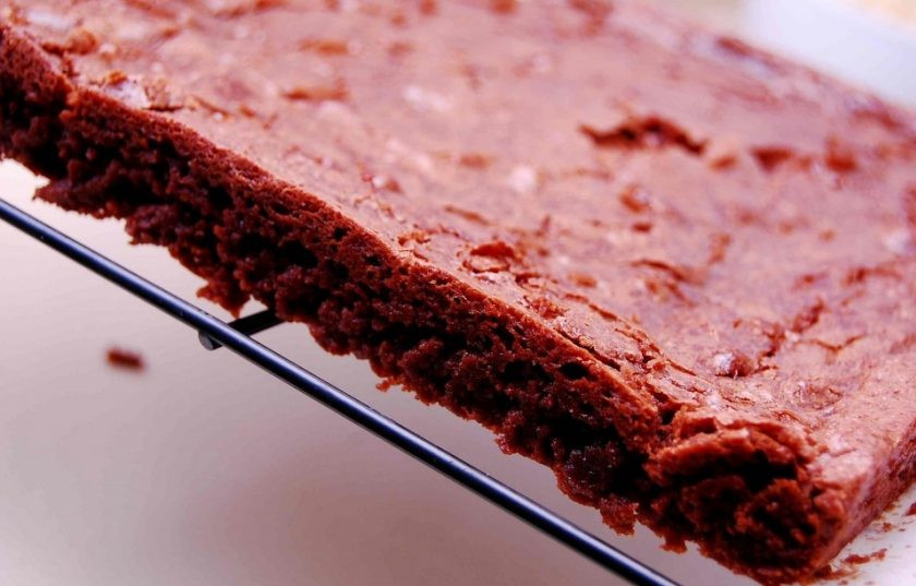 1. Этап. Брауни по-мексикански: 3. Выпекайте пирожное 25 минут при 180 градусах в духовке.