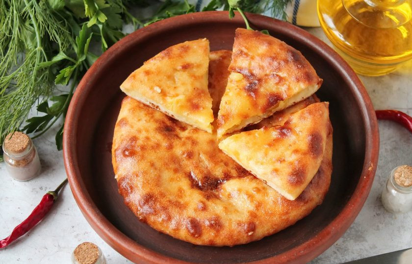 1. Этап. Осетинский пирог с картошкой и сулугуни: Приятного аппетита!