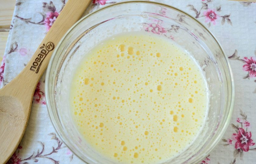 1. Этап. Яблочная блонди с пряностями: Масса должна посветлеть и увеличиться в объеме.