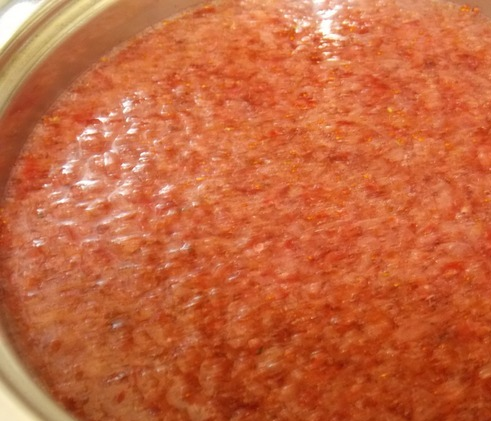 1. Этап. Брусничный сок: 2. Добавляем сахар и воду по вкусу. Если закатываете на зиму - прокипятите и залейте в стерильные банки.