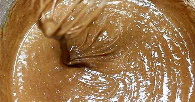 1. Этап. Шоколадный пирог с заварным кремом: 3. Хорошенько перемешайте тесто, чтобы не было комочков (можно вручную или миксером).