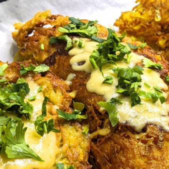 Картофельные лепешки с курицей и грибами