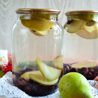 Компот из груш и винограда