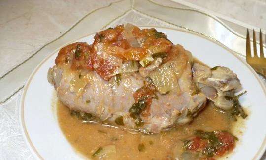 1. Этап. Чахохбили из курицы в мультиварке: Как только мультиварка приготовит для нас ужин, она подаст звуковой сигнал, нам остается только разложить чахохбили по тарелочкам и подать к столу. Приятного аппетита!