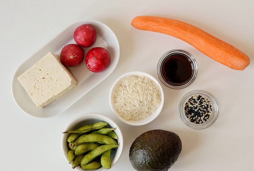 1. Этап. Поке боул: Подготовьте все ингредиенты.