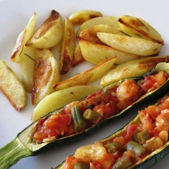 Цуккини, фаршированный томатом и стручковой фасолью