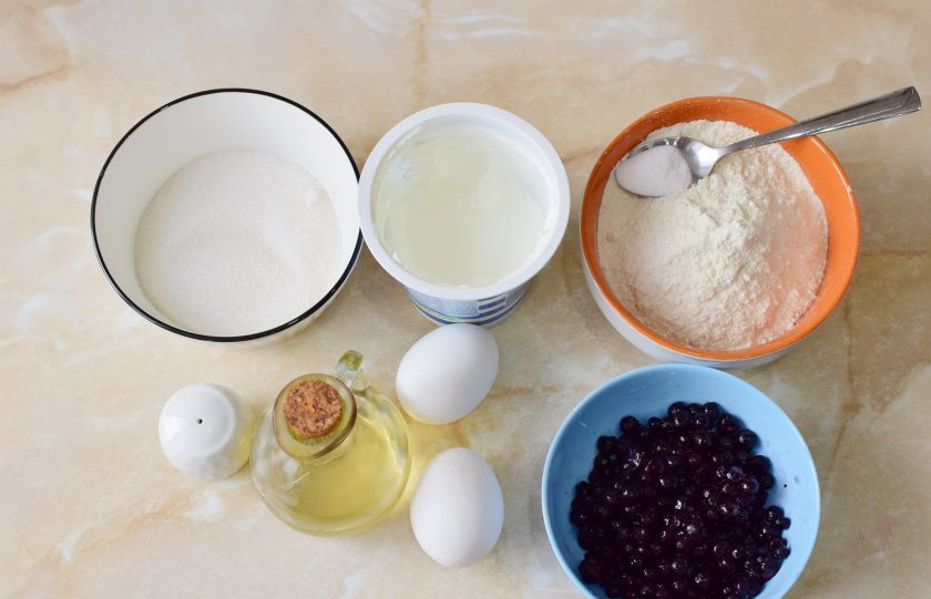 1. Этап. Кекс на сметане с черникой: Для приготовления кекса подготовьте все необходимое.