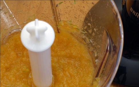 1. Этап. Сорбет из кокосового молока: Измельчаем до состояния однородного пюре и на час отправляем в холодильник.