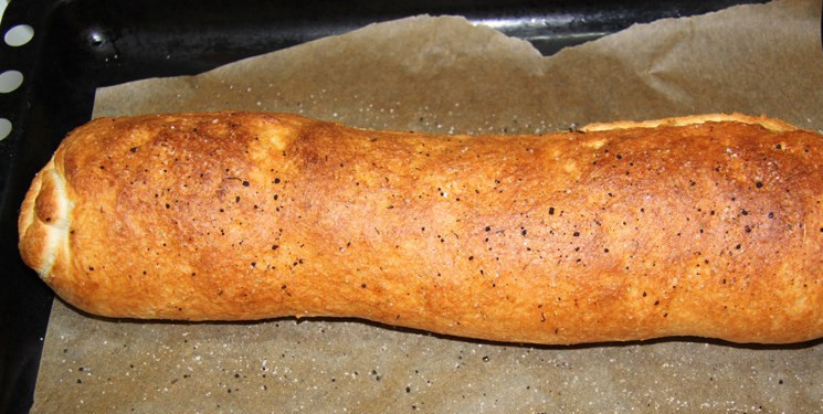 1. Этап. Штрудель с курицей и грибами: Смажьте маслом и отправьте в духовку минут на 15-20 при температуре 180 градусов. Готовый штрудель с курицей и грибами подаем с пылу с жару. Приятного аппетита!