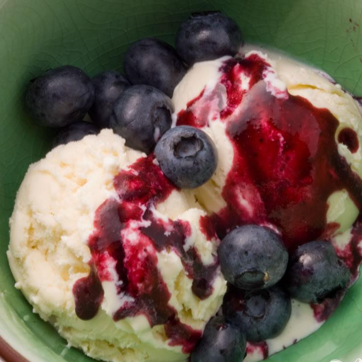 1. Этап. Чернично-лаймовый соус: 5. Подавать с пудингами, мороженым и прочими десертами.