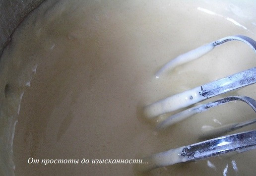 1. Этап. Клафути с виноградом: Взбейте.