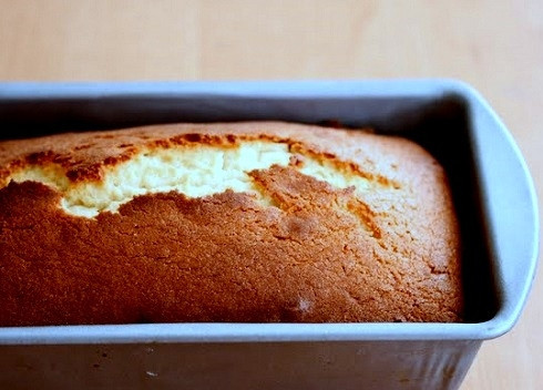 1. Этап. Кекс на сгущенном молоке: И выпекаем в разогретой до 175-180 градусов духовке минут 40-45. Так как духовки у всех разные, минут через 35 проверяйте кекс на готовность деревянной зубочисткой.