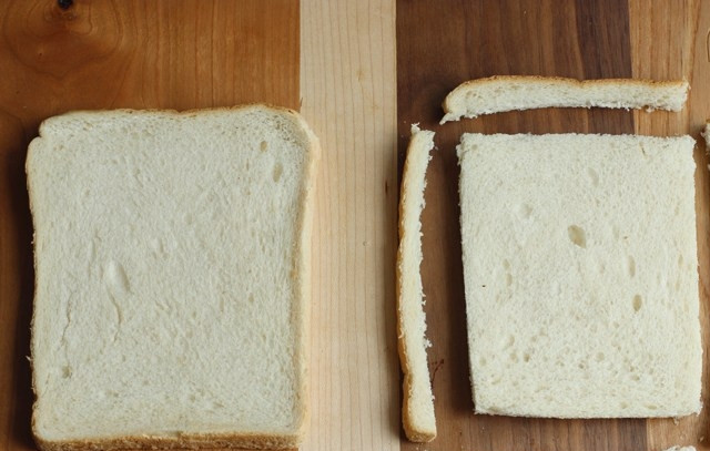 1. Этап. Жареный сэндвич с моцареллой: 1. С хлеба аккуратно срежьте корочки.