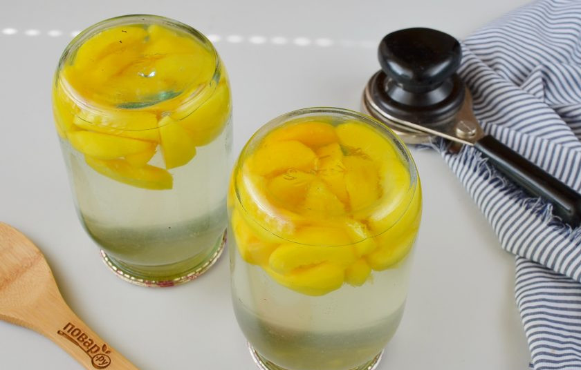 1. Этап. Компот из персиков: Переверните вверх дном и оставьте остывать. После чего можно убрать для хранения в погреб или кладовку.