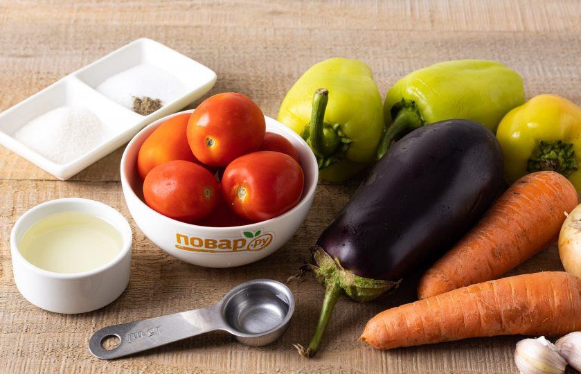 1. Этап. Баклажаны 5 овощей на зиму: Подготовьте все ингредиенты.