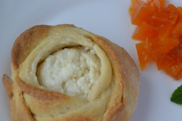 1. Этап. Ватрушка с творогом без дрожжей: 6. Подавайте ватрушки с любым напитком, наслаждайтесь их удивительным вкусом!