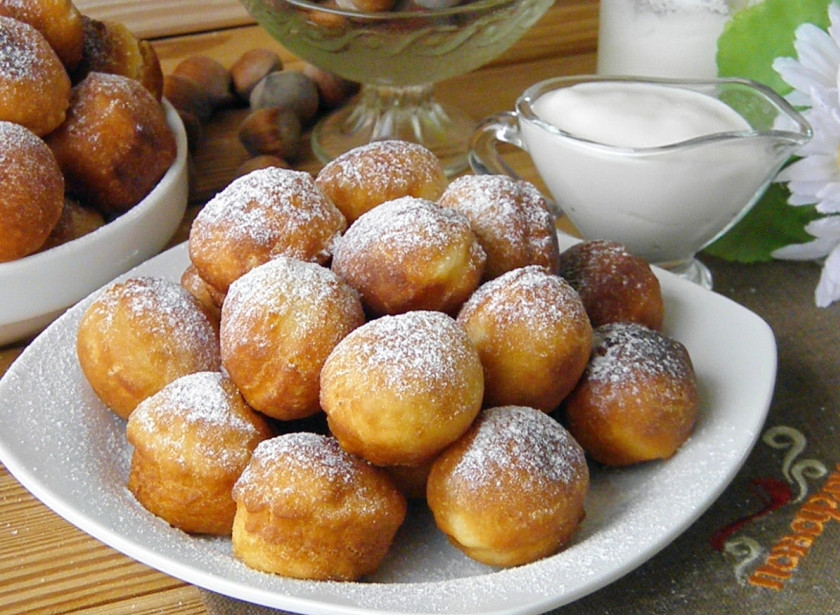 1. Этап. Пышки на кефире, жаренные на сковороде: Готовые пышки притрусите сахарной пудрой. Готово!