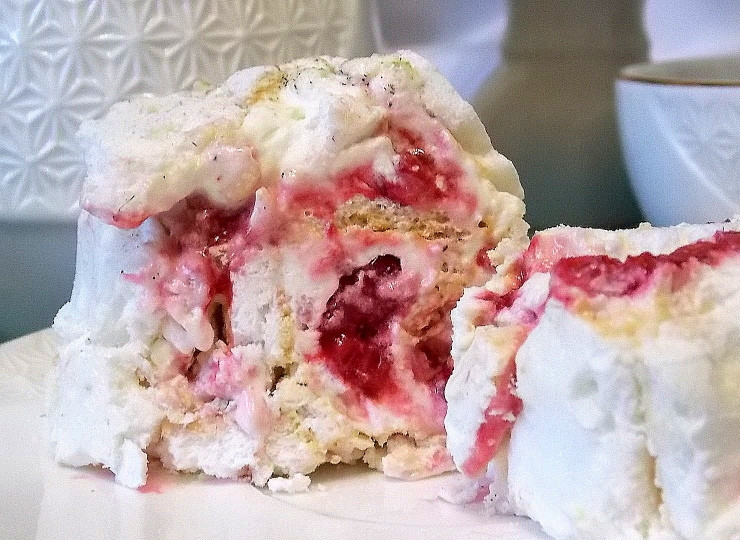 1. Этап. Меренговый рулет с малиной: Приятного аппетита!