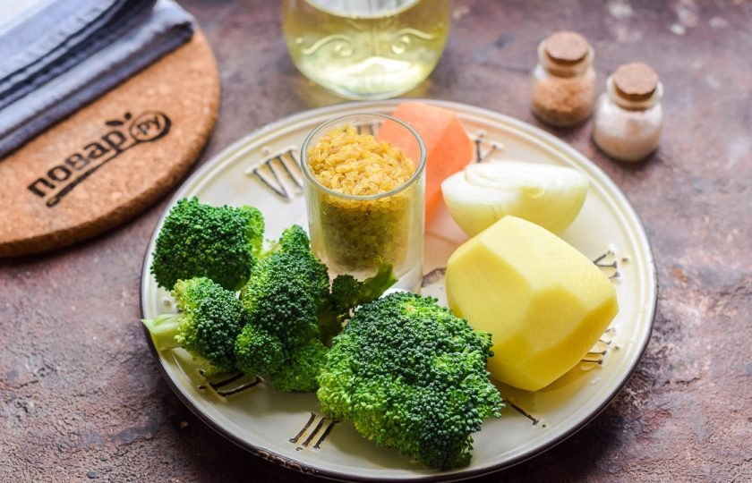 1. Этап. Суп с булгуром и брокколи: Подготовьте ингредиенты.