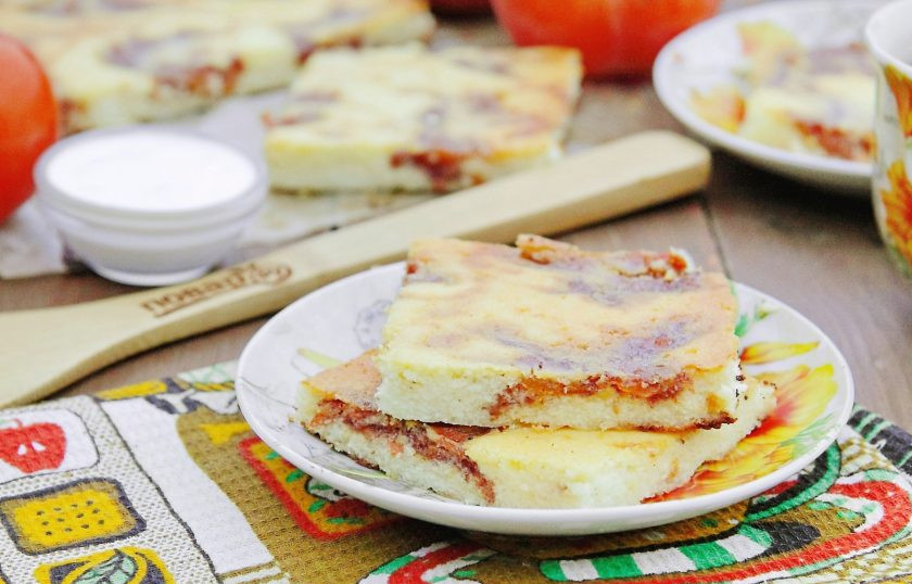 1. Этап. Творожная запеканка с хурмой: Подавать можно самостоятельно или со сметаной. Приятного аппетита!