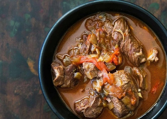 1. Этап. Тушеная баранина с овощами: 7. Вот и все, тушеная баранина с овощами в домашних условиях готова. Красота, согласны? Приятного аппетита!