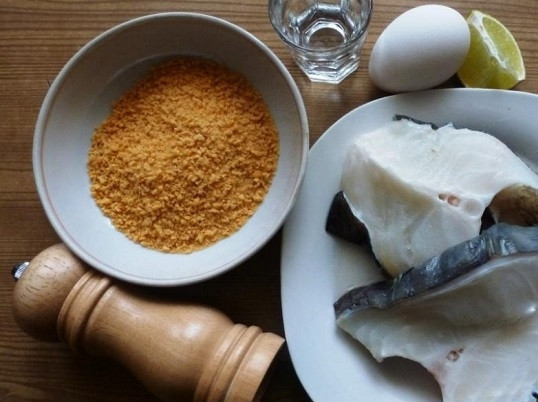 1. Этап. Зубатка жареная: 1. Вот перед вами все ингредиенты, которые потребуются, чтобы повторить рецепт приготовления зубатки жареной.