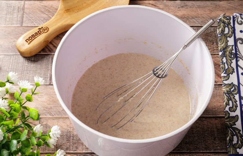 1. Этап. Диетические блины из овсяной муки: Перемешайте всё ещё раз. Тесто готово.