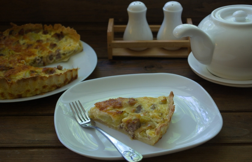 1. Этап. Пирог с курицей и цукини: Запекайте пирог до готовности в горячей духовке при 180 градусах. Подайте к столу.