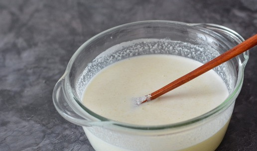 1. Этап. Творожно-кокосовый пудинг с рисовой полентой: Размешайте всё хорошенько и оставьте на полчасика, чтобы полента слегка набухла.