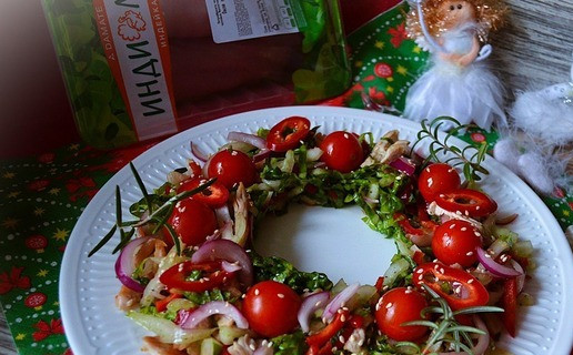 1. Этап. Салат Рождественский венок: Подать, убрав кольцо.