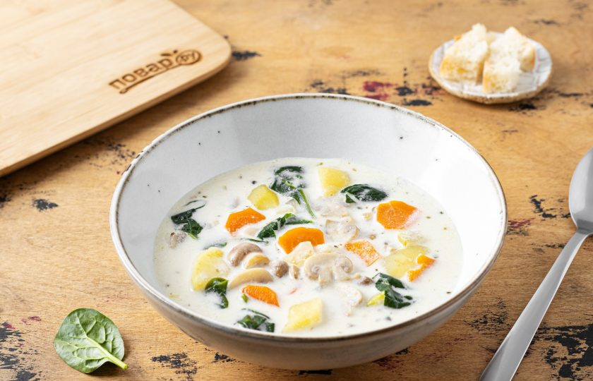 1. Этап. Овощной суп с шампиньонами, шпинатом и кокосовым молоком: Овощной суп с шампиньонами, шпинатом и кокосовым молоком готов, приятного вам аппетита!