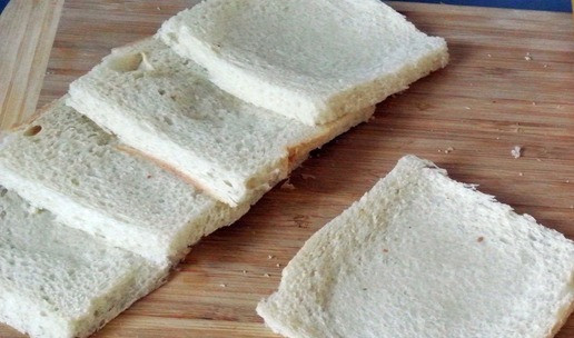 1. Этап. Ленивый хот-дог: Раскатать скалкой.