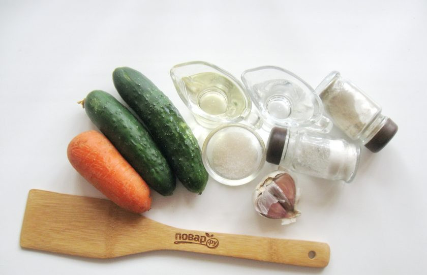 1. Этап. Огурцы по-корейски на зиму без стерилизации: Подготовьте ингредиенты для приготовления огурцов по-корейски.