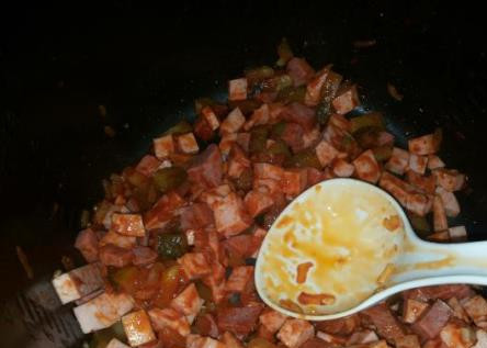 1. Этап. Суп с колбасой в мультиварке: За 5 минут до окончания режима 