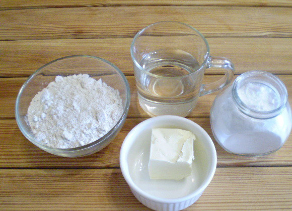 1. Этап. Печенье для диабетиков: 1. Приготовим продукты. Маргарин должен быть охлажденным. Если у вас нет овсяной муки, то её можно приготовить и дома с помощью кофемолки, просто перемолоть овсяные хлопья.