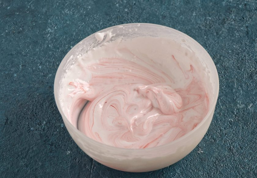 1. Этап. Безе из аквафабы: В конце добавьте яблочный уксус и краситель.