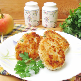 Котлеты из курицы с яблоками и петрушкой