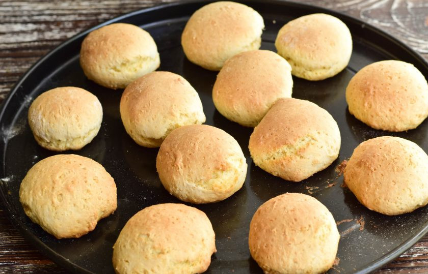 1. Этап. Булочки с корицей на кефире: Отправьте его в разогретую до 190 градусов духовку на 30 минут.