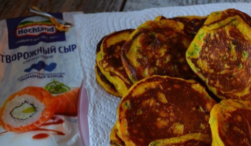 1. Этап. Тыквенно-шпинатные оладьи на творожном сыре: Выкладывать на бумажное полотенце для удаления излишков масла. У тыквенной выпечки коллер всегда ярче, чем у простых оладьев, следите чтоб не подгорели.