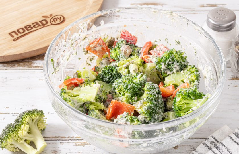 1. Этап. Брокколи с творожным сыром: Все перемешайте.