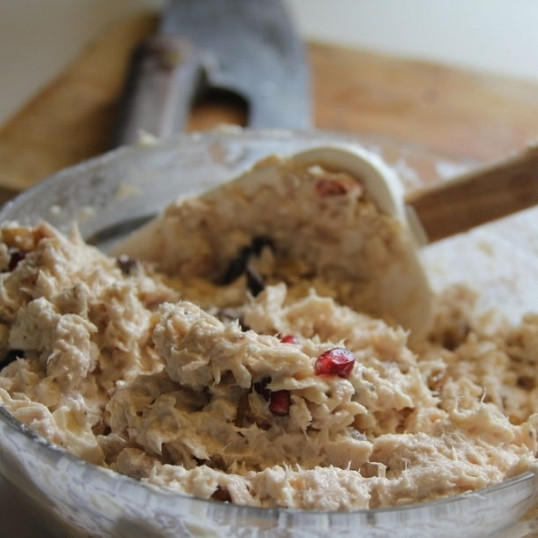 1. Этап. Салат из рыбных консервов: Перемешиваем - и простой салат из рыбной консервы готов!