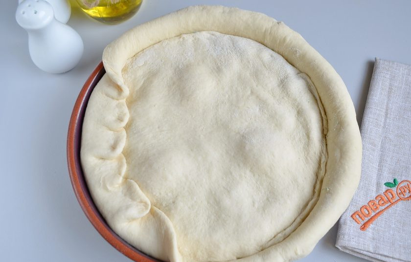 1. Этап. Пирог с творогом и шпинатом: 6. Раскатайте по размеру 