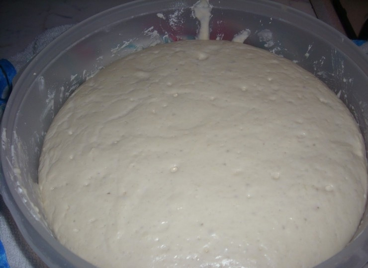 1. Этап. Пончики в сахаре: 4. Оставьте тесто на 1 час в теплом месте, пока его объем не увеличится вдвое.