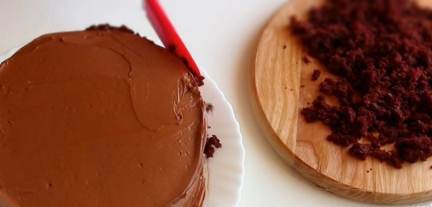 1. Этап. Торт Нутелла (супершоколадный): 5. Перемажьте коржи, бока и верх торта кремом. Бока обсыпьте крошкой из верхушек. Украсьте торт оставшимся кремом и отправьте в холодильник на 6-8 часов. Приятного аппетита!