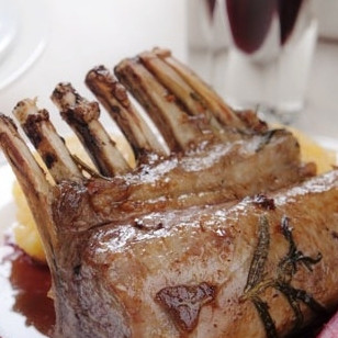 1. Этап. Каре из баранины: Подаем с приготовленным нами соусом. Приятного аппетита! :)