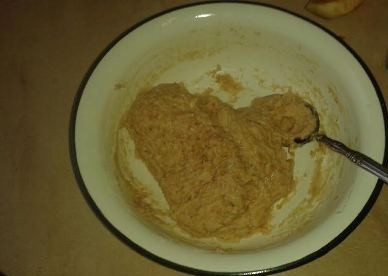 1. Этап. Постное яблочное печенье: И ложкой перемешиваем. Тесто получится мягким и будет липнуть к рукам.