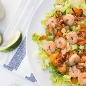 Салат с креветками американский