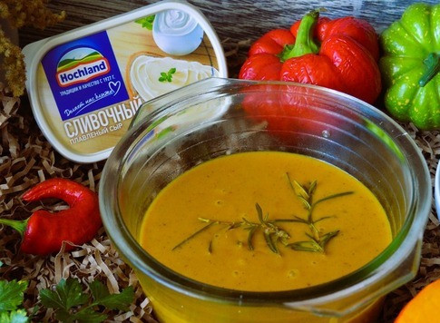 1. Этап. Тыквенный крем-суп с фрикадельками: Готовый суп перелить в супницу для подачи.