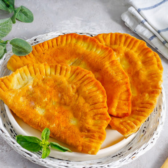 Чебуреки с яблоками