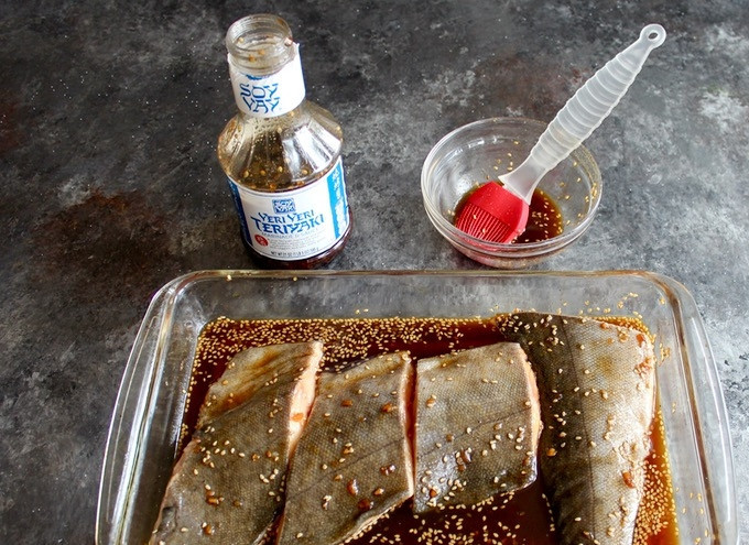 1. Этап. Треска в соусе Терияки: 2. Затем рыбу замаринуйте в соусе. Оставьте её настаиваться в холодильнике на 6-24 часа.